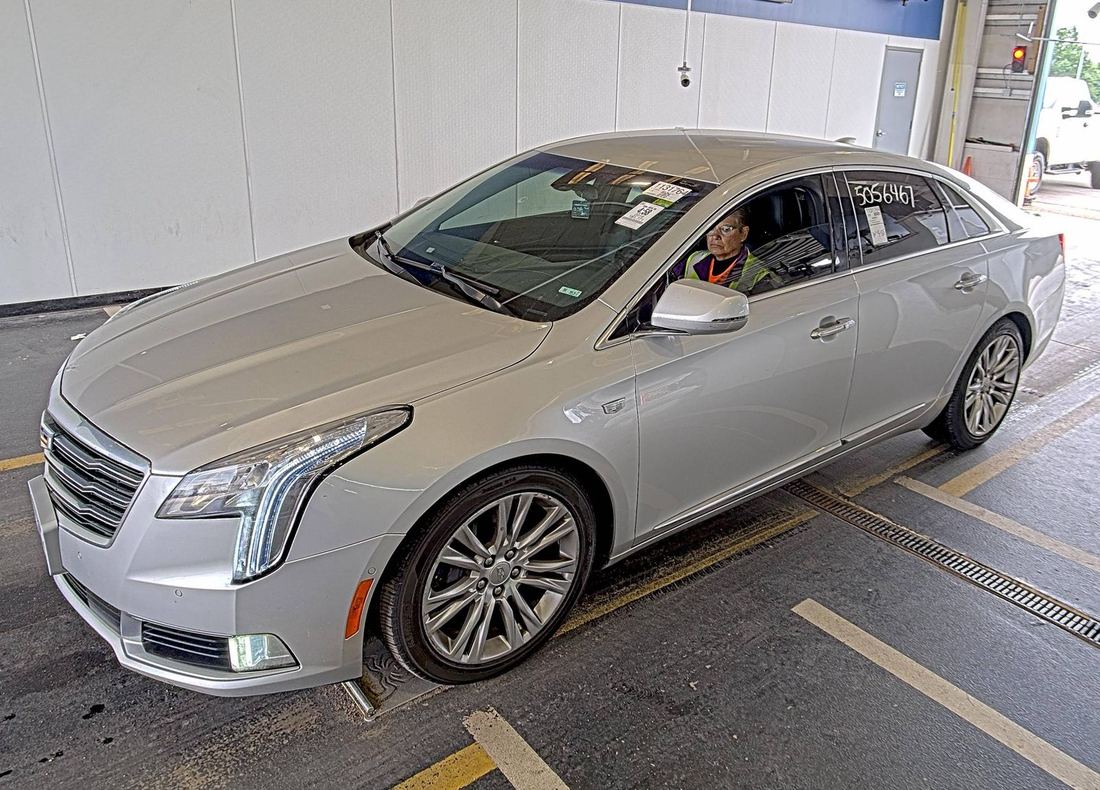 2018 CADILLAC Luxury