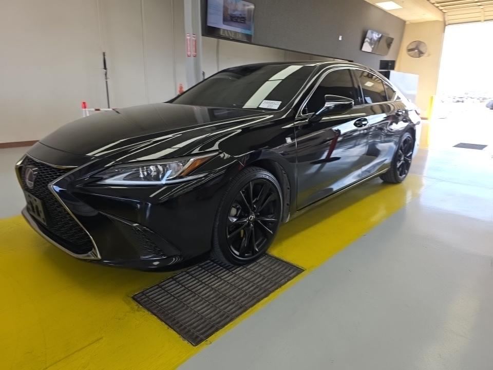 2023 LEXUS 10 Series