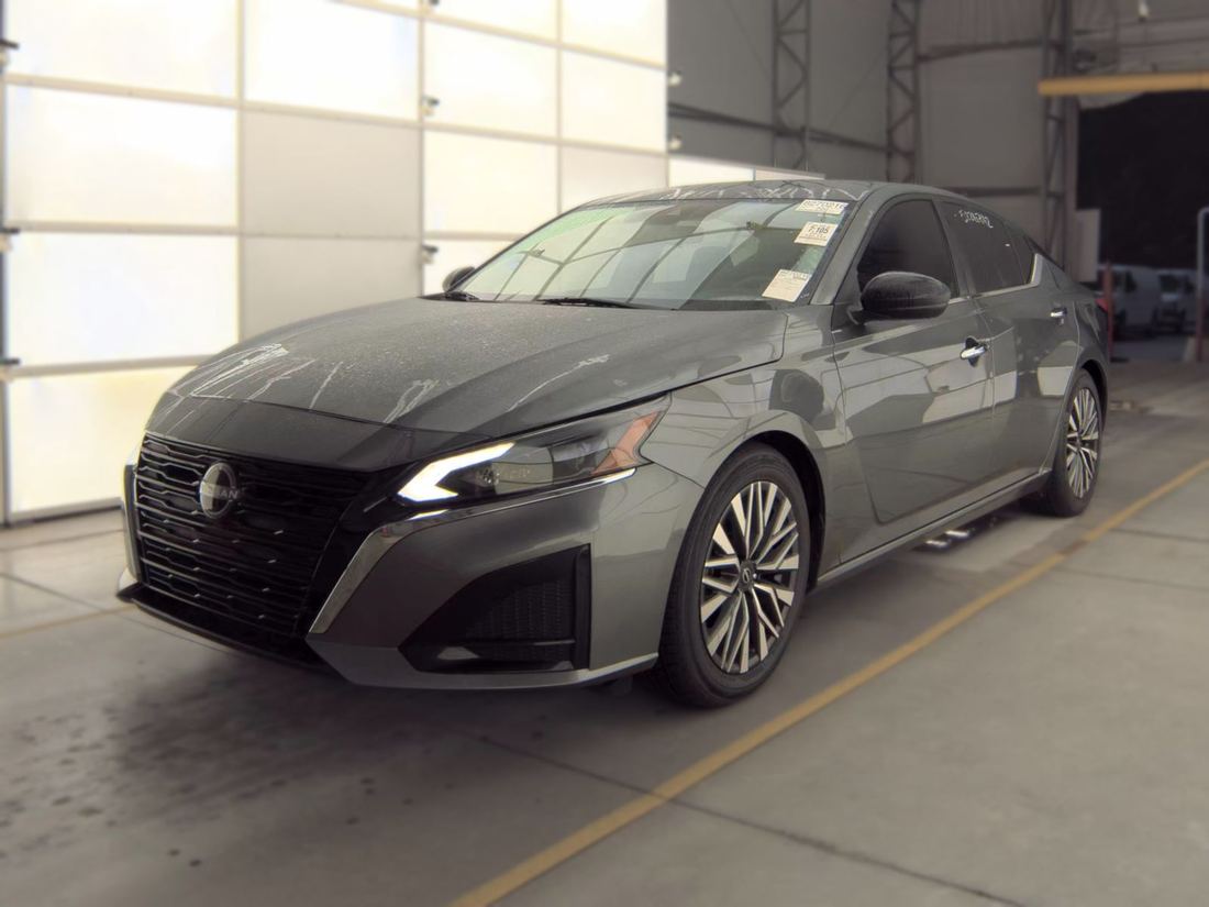 2024 Nissan SV