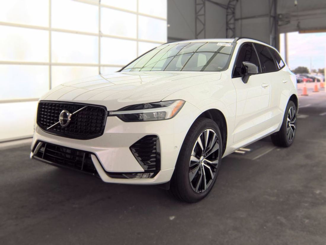 2024 VOLVO Plus Dark