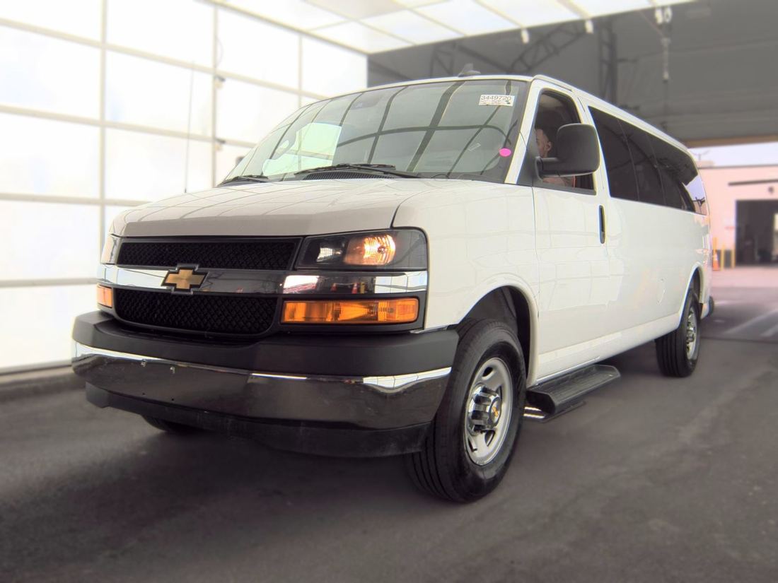 2025 CHEVROLET 3500 Passenger