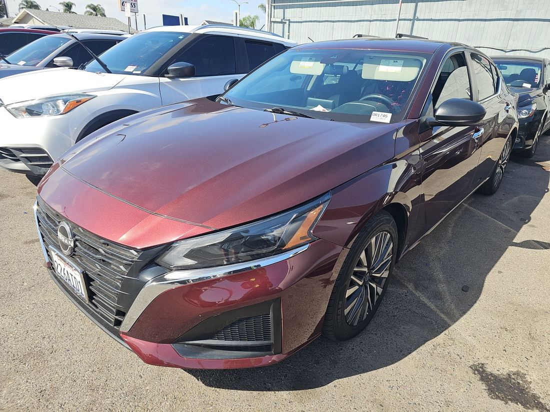 2024 Nissan SV