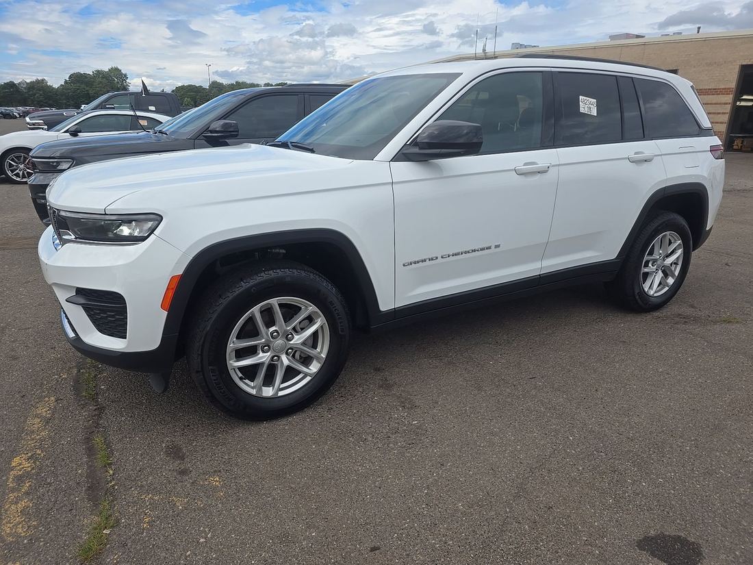 2025 JEEP Laredo, Altitude