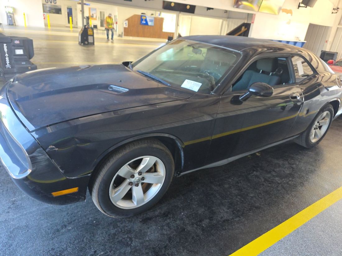 2010 DODGE LC