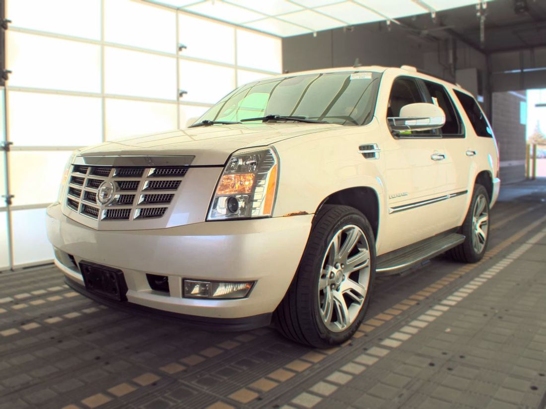 2011 CADILLAC Luxury