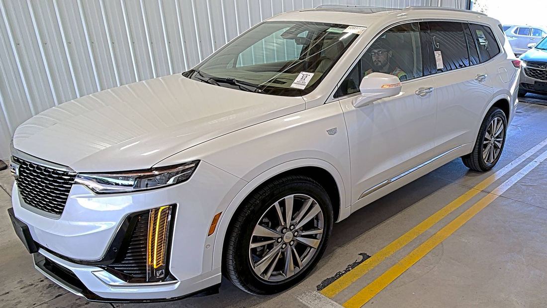 2020 CADILLAC Platinum Luxury / Premium Luxury