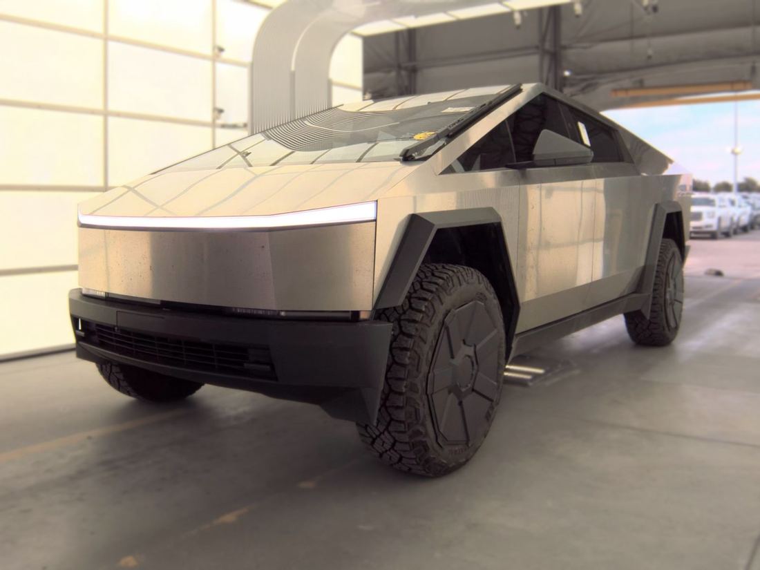 2024 TESLA Cybertruck