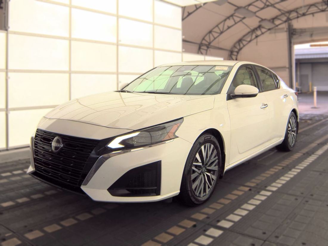 2023 NISSAN SV