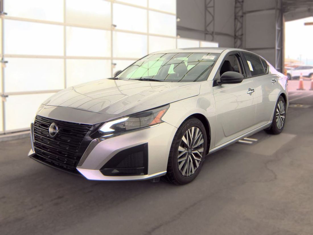 2024 NISSAN SV