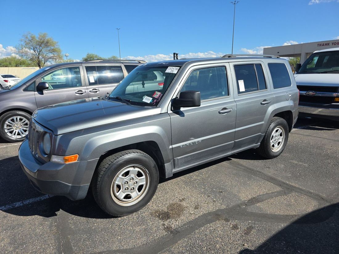 2013 JEEP Sport