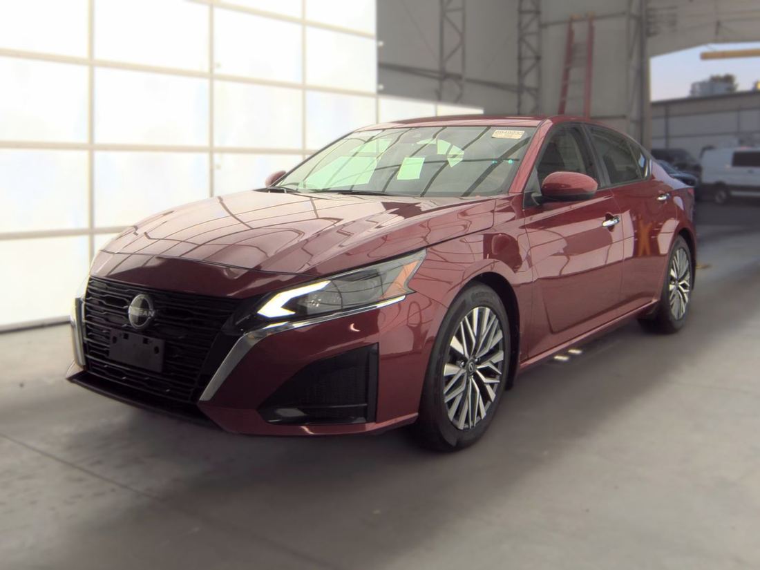 2023 Nissan SV