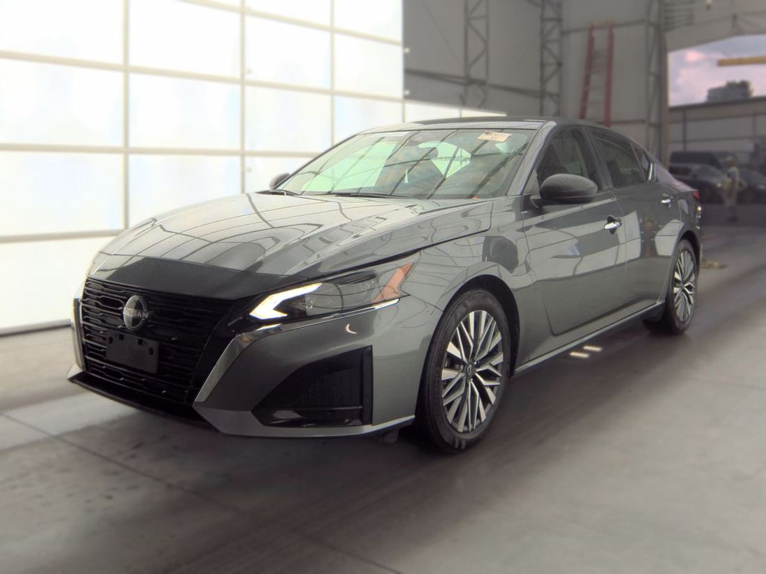 2024 Nissan SV