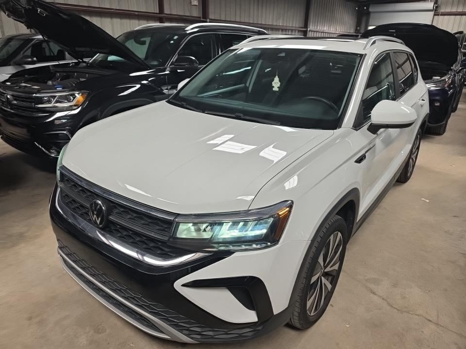 2023 VOLKSWAGEN SE w/Sunroof Pkg.