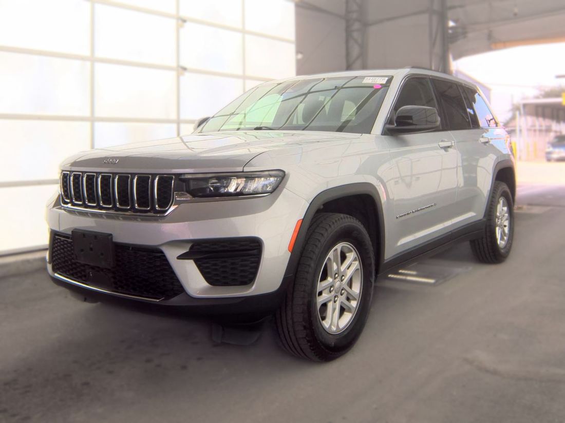 2023 Jeep Laredo, Altitude