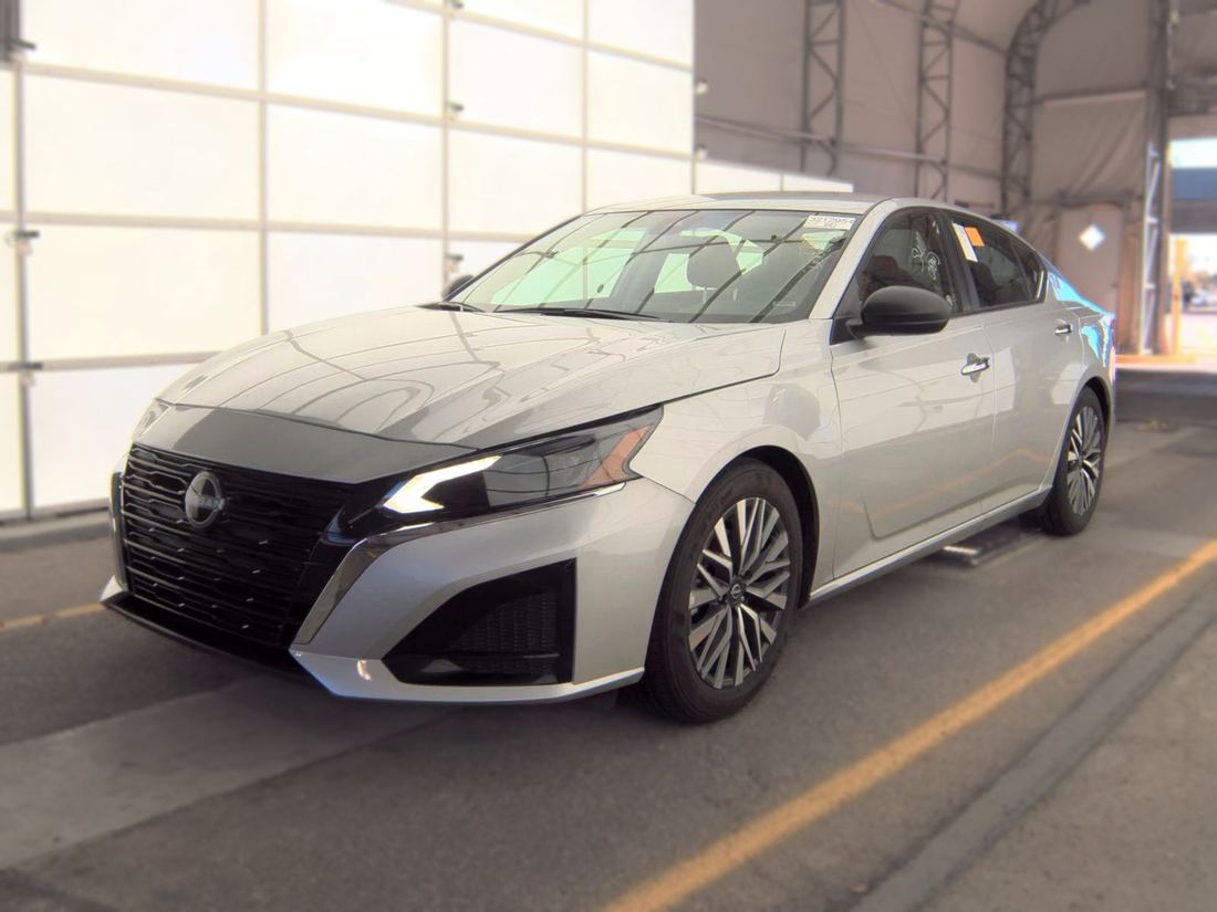 2025 Nissan SV