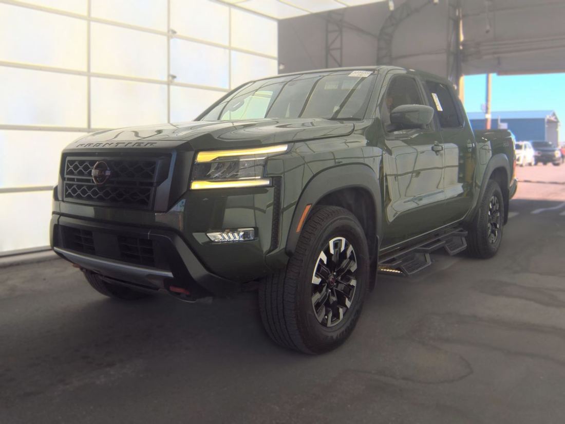2022 NISSAN Crew Cab
