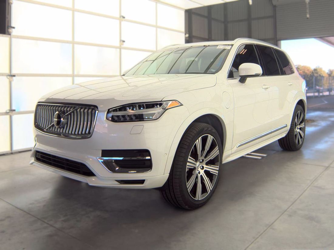 2025 VOLVO Ultra Bright