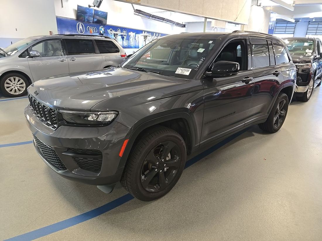 2023 JEEP Laredo, Altitude