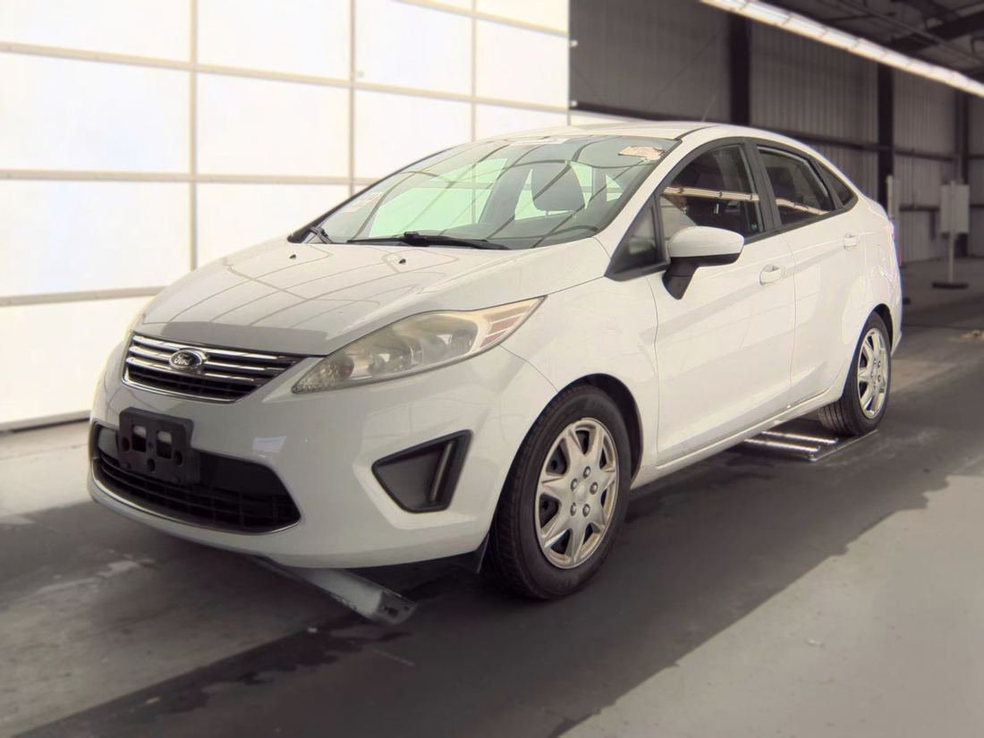 2011 FORD SE