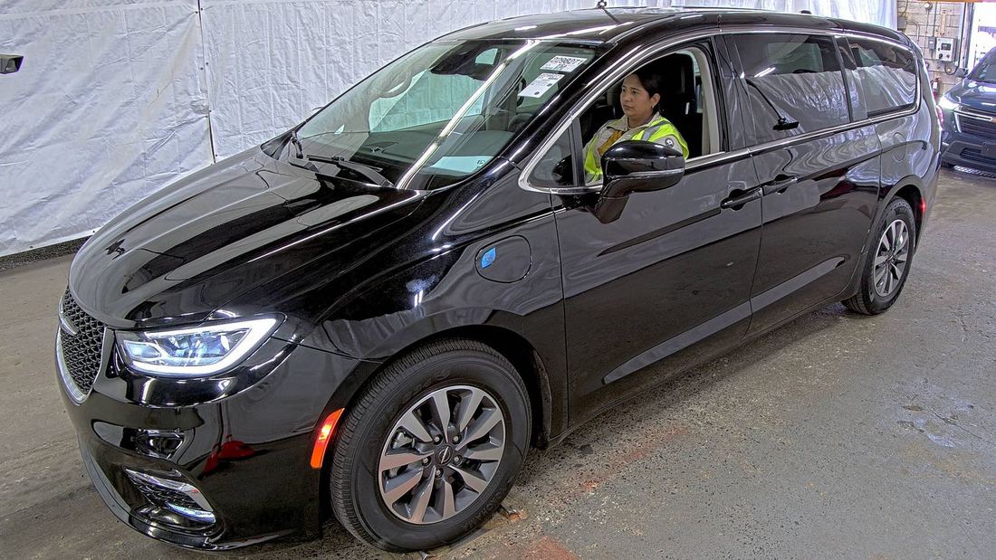 2024 Chrysler RU