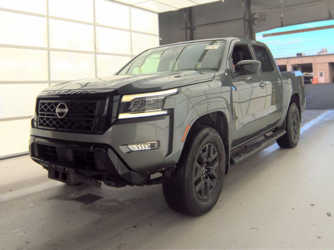 2023 NISSAN Crew Cab