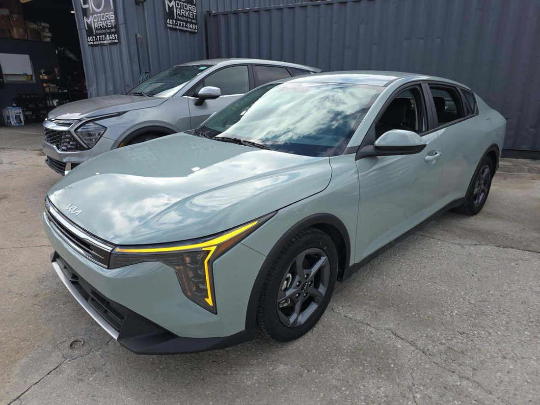 2025 KIA LX, LXS