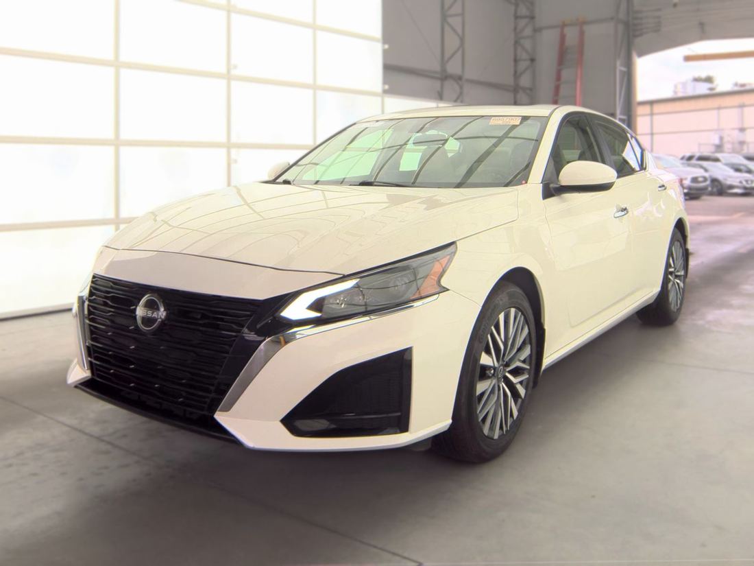 2023 NISSAN SV