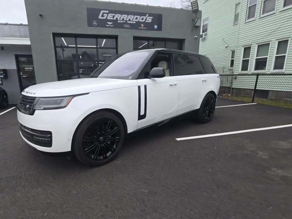 2023 Land Rover SE