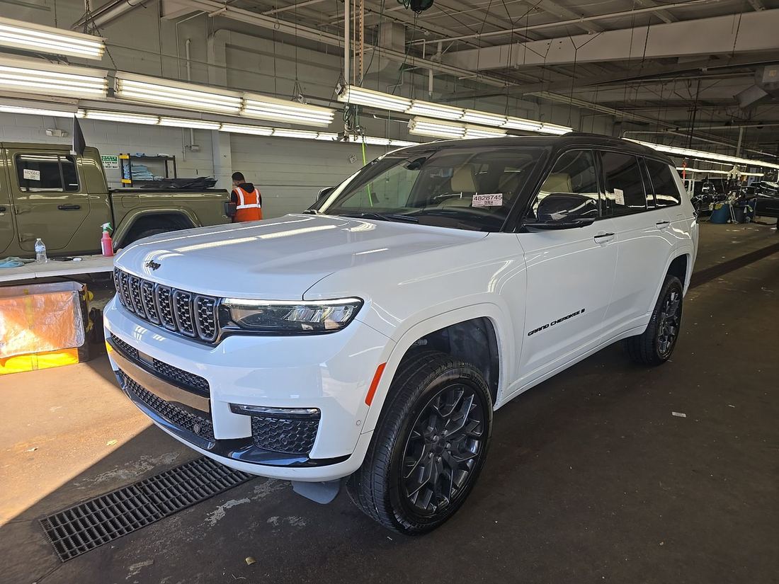 2025 JEEP Summit