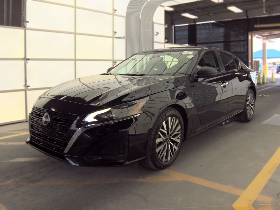 2025 NISSAN SV
