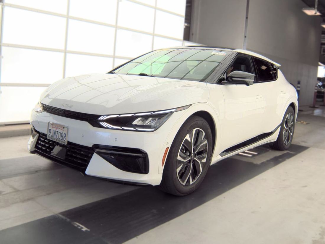 2023 KIA GT-Line