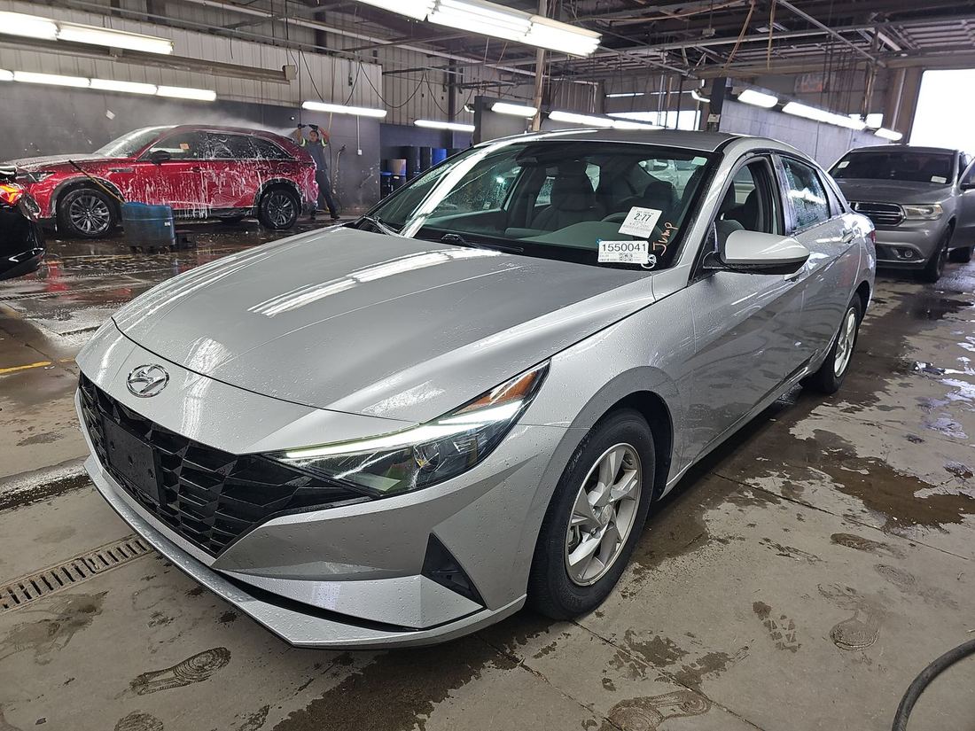 2021 Hyundai SE