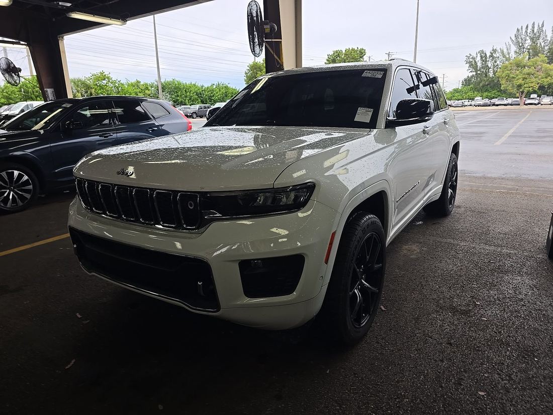 2023 JEEP Overland