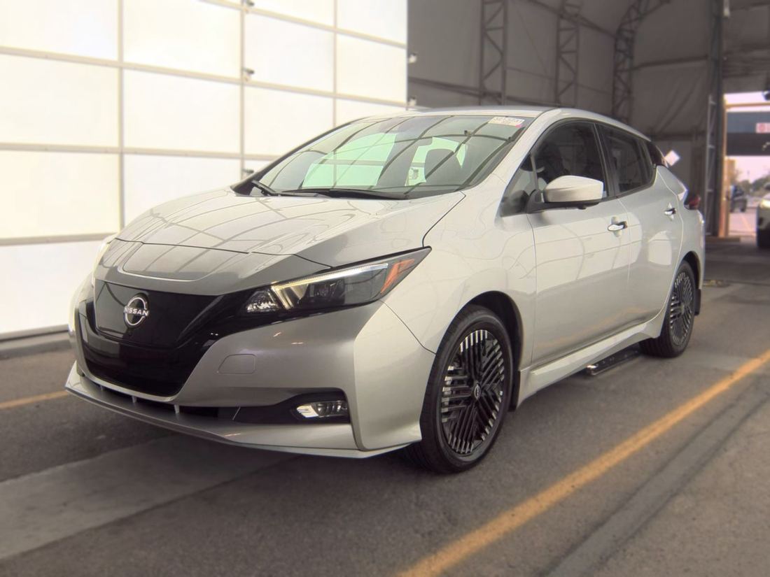 2025 NISSAN SV