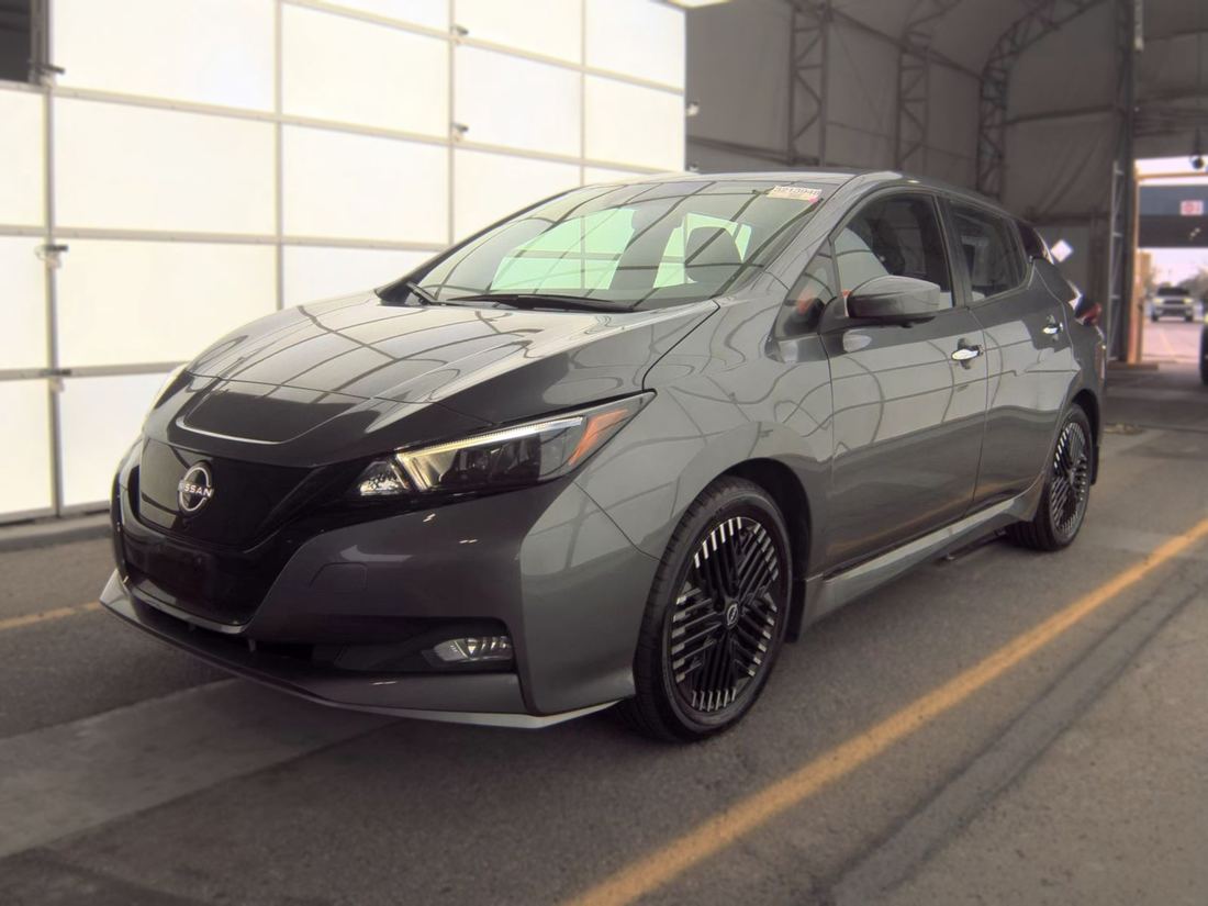 2025 NISSAN SV