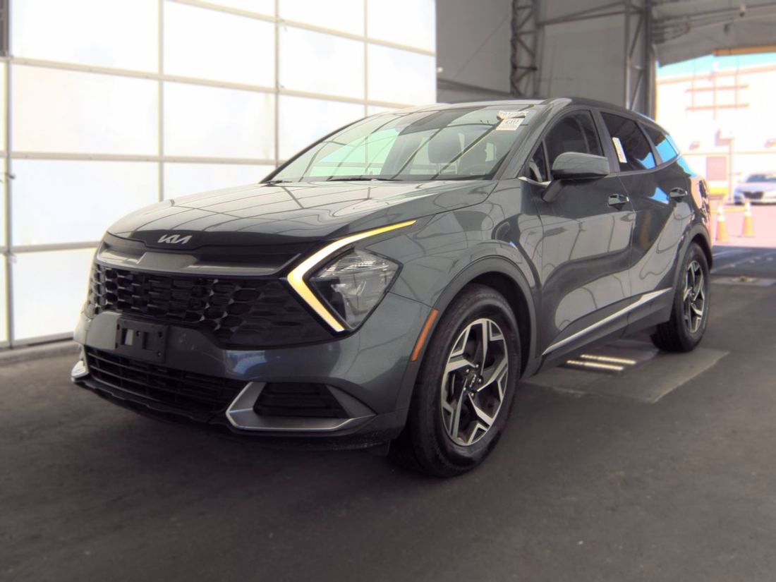 2023 Kia LX