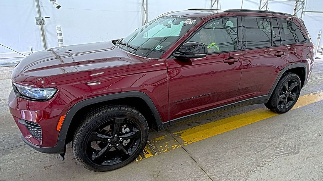 2025 JEEP Laredo, Altitude