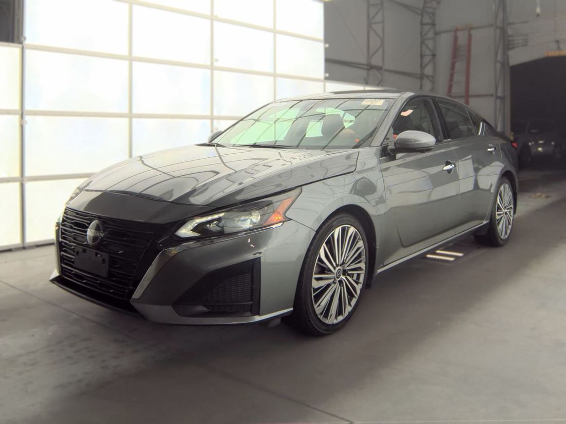 2023 NISSAN SL