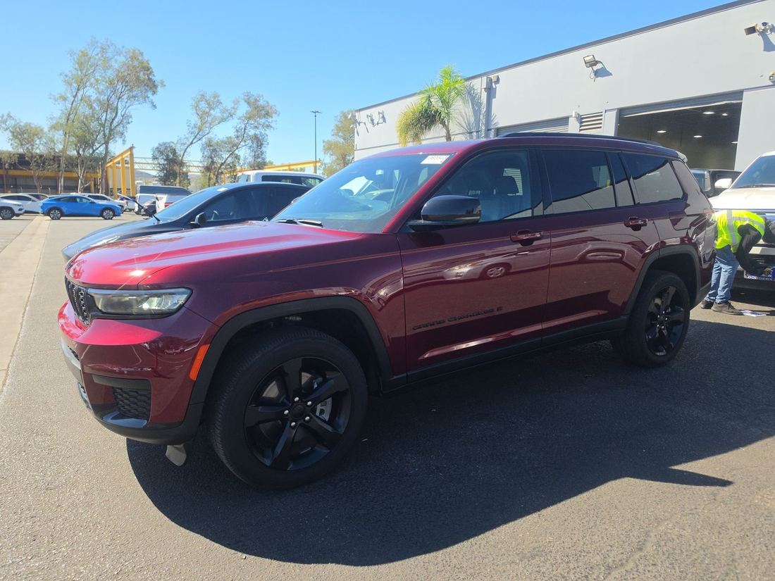 2025 JEEP Laredo, Altitude