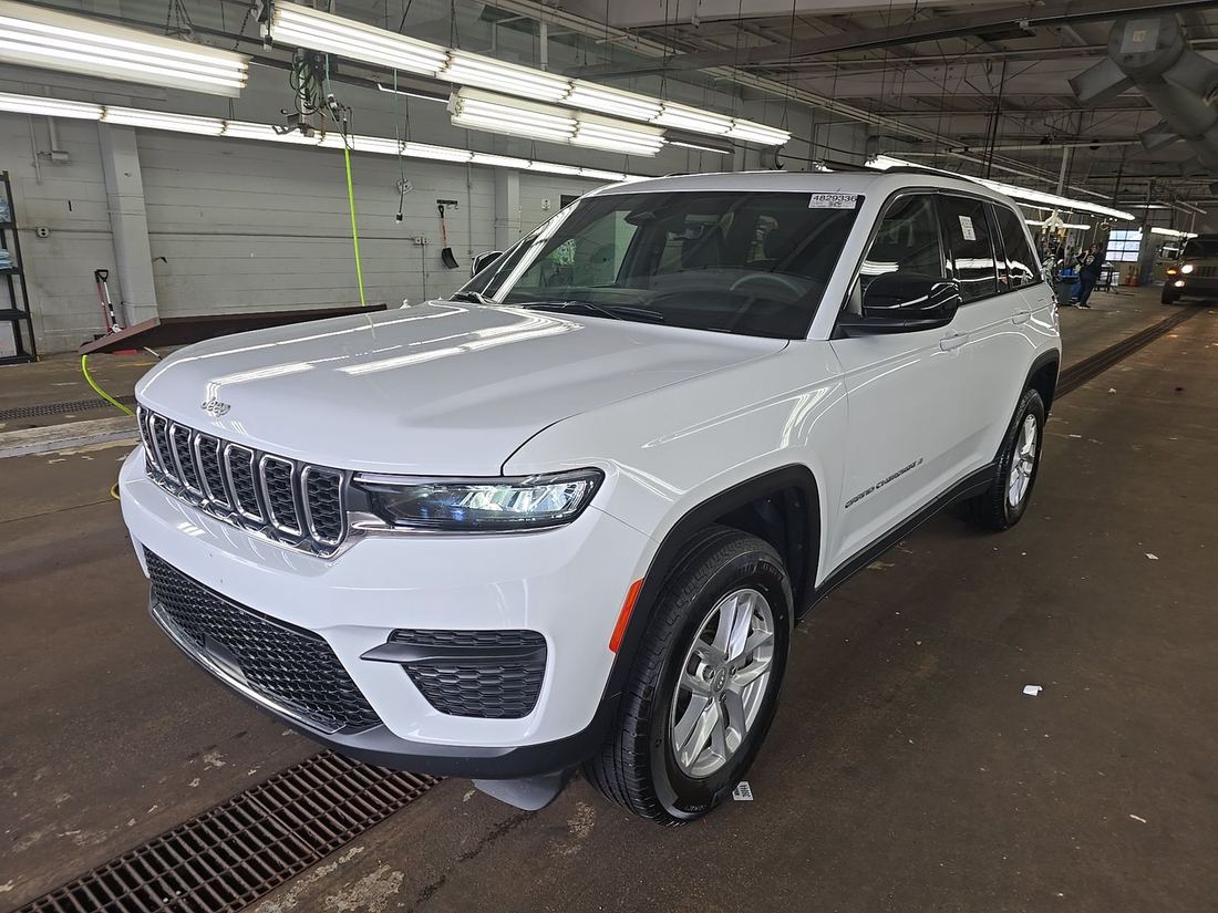 2025 JEEP Laredo, Altitude