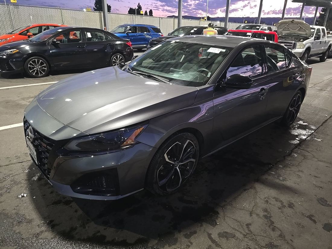 2025 NISSAN SR