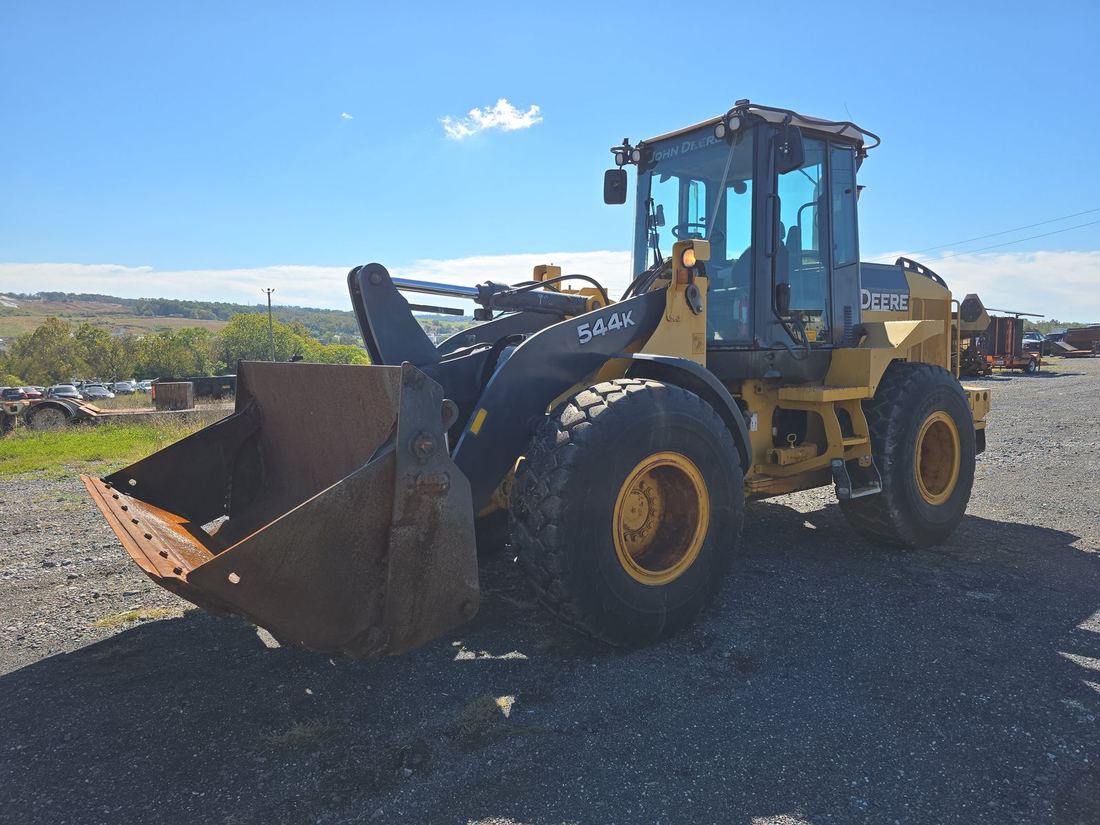 2010 JOHN DEERE None