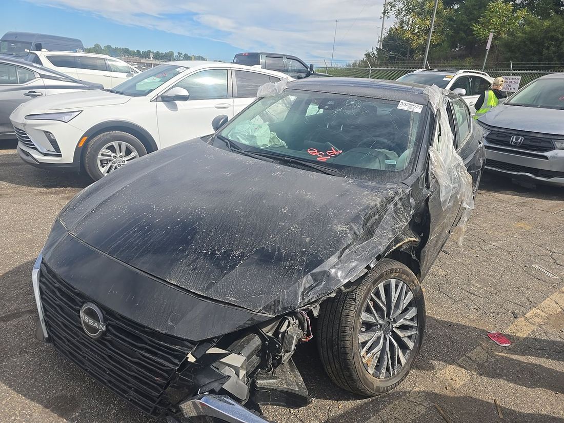 2025 NISSAN SV