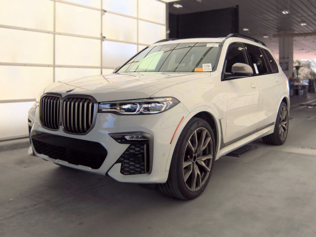 2022 BMW M50i