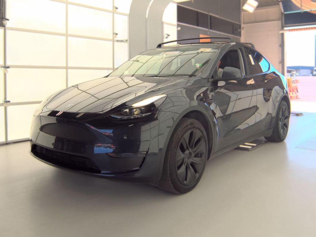 2025 TESLA Model Y