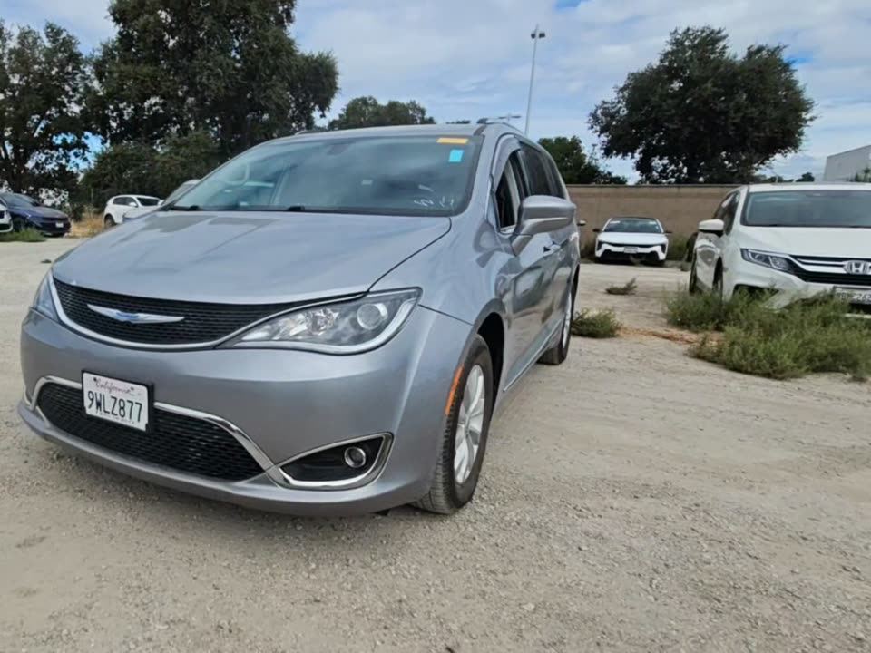 2018 Chrysler Touring L