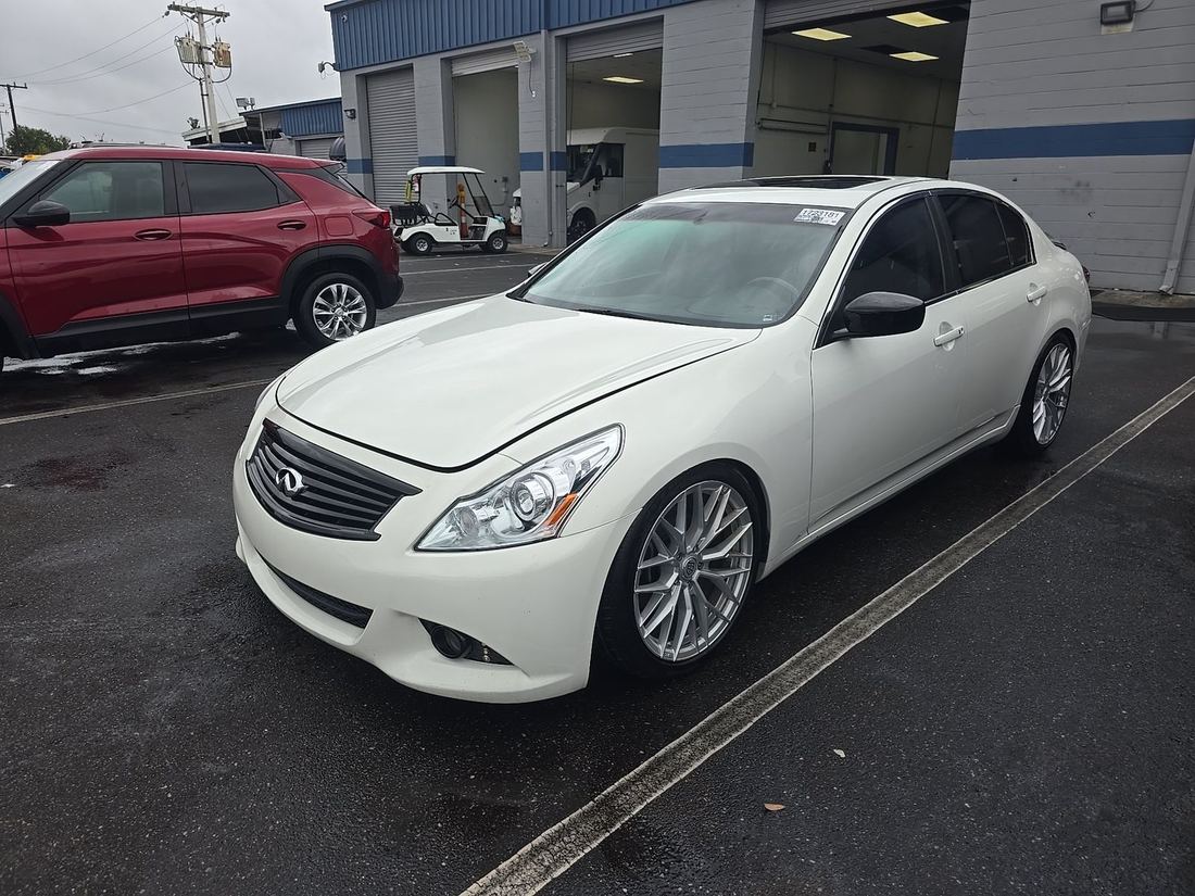 2013 INFINITI G37