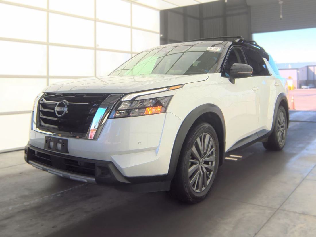 2025 NISSAN SL