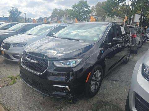 2025 Chrysler Select
