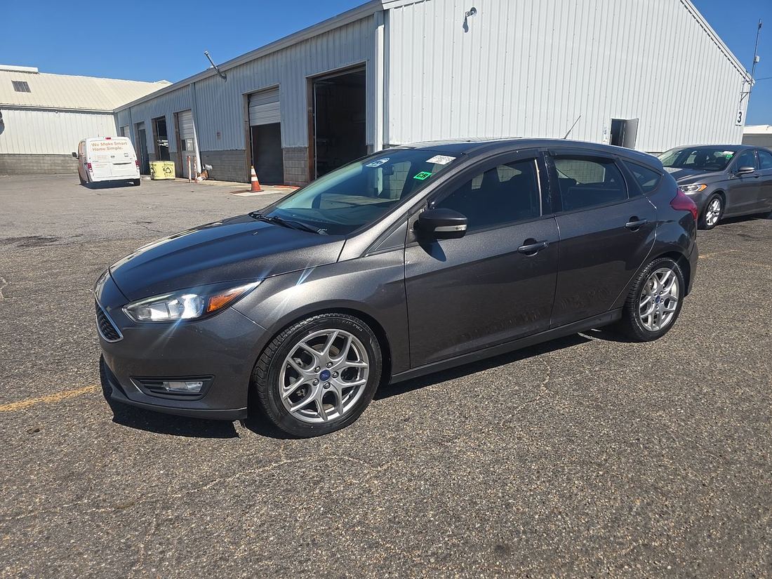 2015 FORD SE